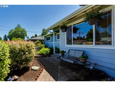 832 Fremont Ave, Eugene, OR 97404 - photo 3