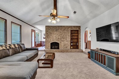 621 Robindale Dr, Bedford, TX 76022 - photo 5