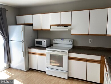 3044 Mission Square Dr, Fairfax, VA 22031 - photo 4