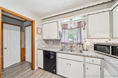 3235 W 53rd St, Tulsa, OK 74107 - photo 5