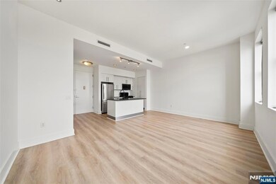 4 Beacon Way unit 1407, Jersey City, NJ 07304 - photo 2