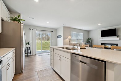 2592 Anne Ln, Hiawatha, IA 52233 - photo 7