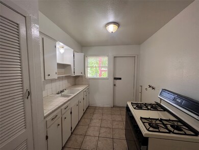 67 Neyland St, Houston, TX 77022 - photo 4