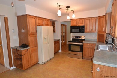 65 Fieldstone Dr, Gansevoort, NY 12831 - photo 4