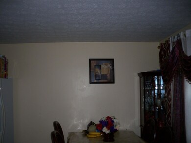 3376 Bremen Street 030