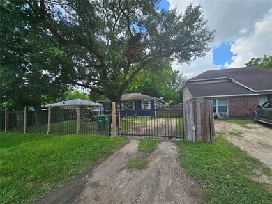 988 Ringold St, Houston, TX 77088 - photo 4