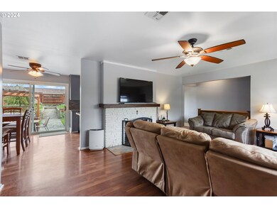 727 E 20th St, the Dalles, OR 97058 - photo 4