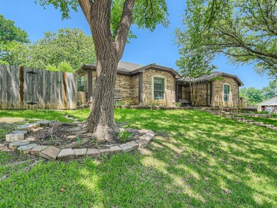241 Bradford Dr, Hurst, TX 76053 - photo 2
