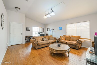 HUGE FRONT ROOM