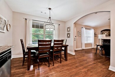 Perfectly Positioned Dining Space For Outdoor Viewing