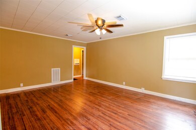 1417 Highland Dr, Bay City, TX 77414 - photo 3