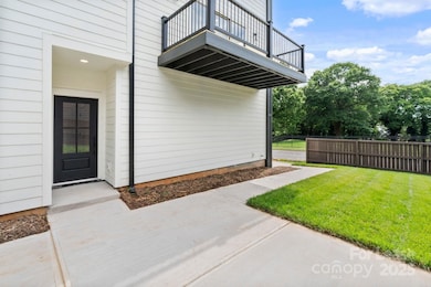 129 French St unit B, Charlotte, NC 28216 - photo 2