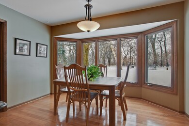 755 Sprucetree Ln, Algonquin, IL 60102 - photo 3