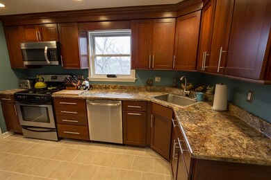 New gourmet kitchen with stainless steel appliance