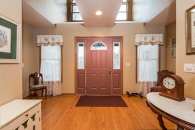 008-Foyer-2356250-medium