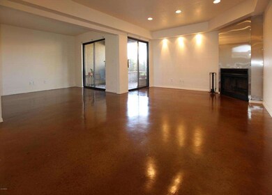 6 Living Room-Dining