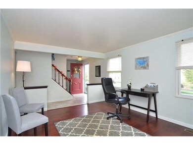 Living Room. Ceramic tile entry & hardwood floors 