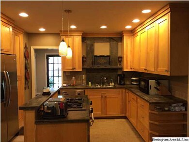 Add'l view of kitchen.