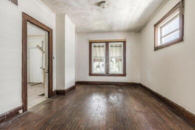 829 Gilbert St 09