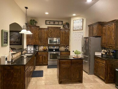 281 Miramar Cir, Weatherford, TX 76085 - photo 2