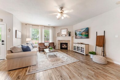 99 W Spindle Tree Cir, Spring, TX 77382 - photo 2