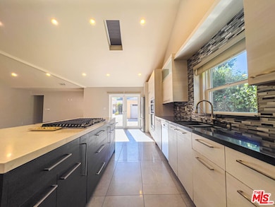 15424 Camarillo St, Sherman Oaks, CA 91403 - photo 5