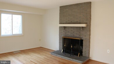 6051 Bonnie Bern Ct, Burke, VA 22015 - photo 6