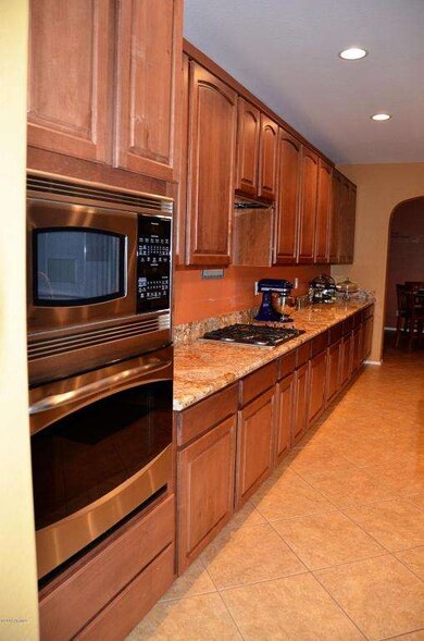 Kitchen Cabinets & Countertops