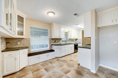 1013 Stadium Dr, Alvin, TX 77511 - photo 5