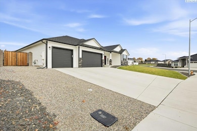 7309 Cyan Dr, Pasco, WA 99301 - photo 2