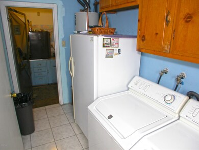 16 Laundry Room