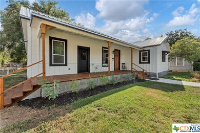 823 E Cedar St, Seguin, TX 78155 - photo 4