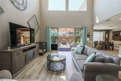 Great room plan with soaring 20' ceilings * Stunni