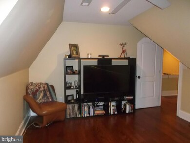 220 W Court St unit 3RD FL, Doylestown, PA 18901 - photo 5