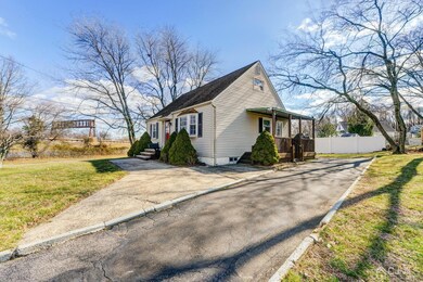 85 Longview Cir, Fords, NJ 08863 - photo 3