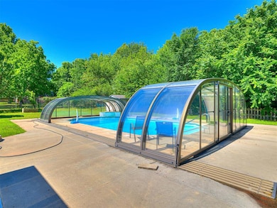 All-season heated POOL