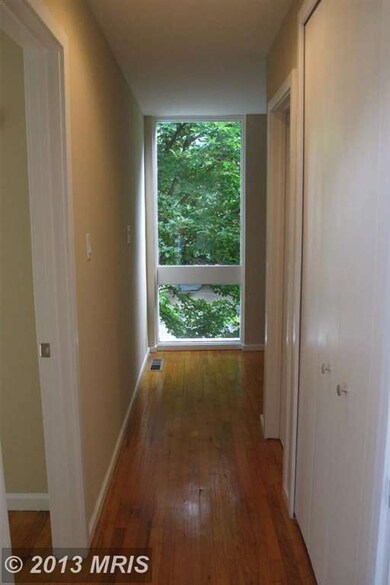 11527 Maple Ridge Rd, Reston, VA 20190 - photo 5