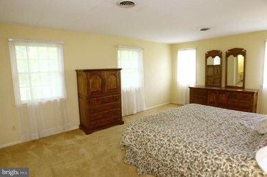 9521 Brink Rd, Gaithersburg, MD 20882 - photo 3