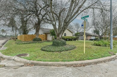 814 Point Blank Dr, Houston, TX 77038 - photo 2