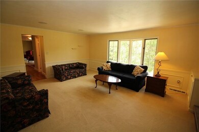 Fabulous 1st Floor Family Room w/ Built-in Surroun