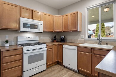 3351 SW Metolius Meadow Ct, Redmond, OR 97756 - photo 3