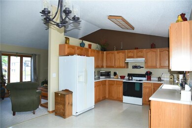 2934 Deerpath Ct, Des Moines, IA 50320 - photo 6