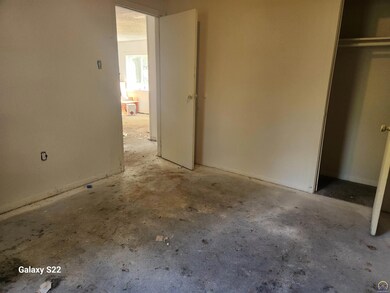 412 SE 34th St, Topeka, KS 66605 - photo 3