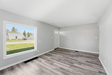 13-web-or-mls-2363-holt-ave