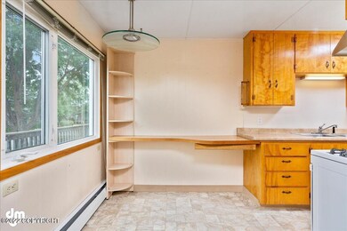 Dining/Kitchen
