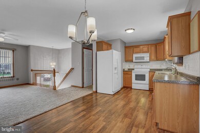 627 Candlestick Ct, Chambersburg, PA 17201 - photo 5