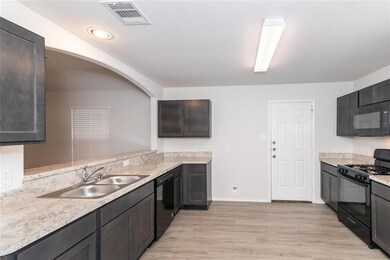 1406 Matthew St, Ennis, TX 75119 - photo 4