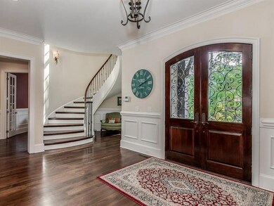 Foyer-Curved Staircase