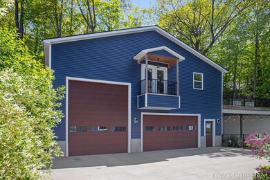 1315 S Lake