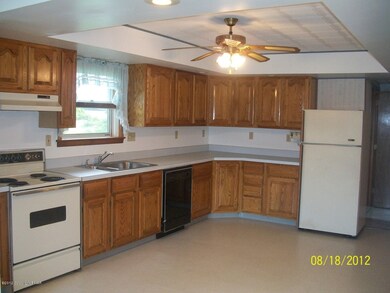 255 Bittenbender Dr, Stroudsburg, PA 18360 - photo 2